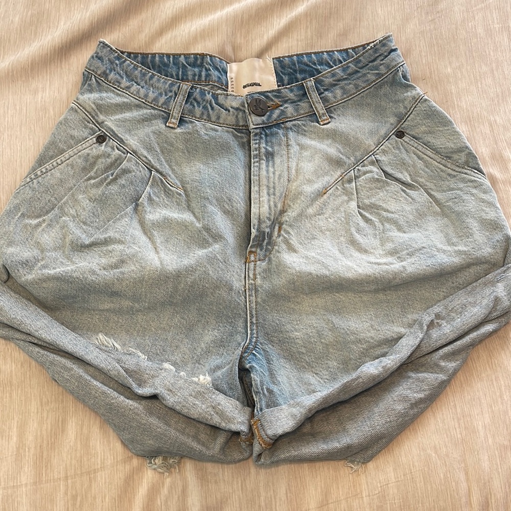 Pleated denim shorts